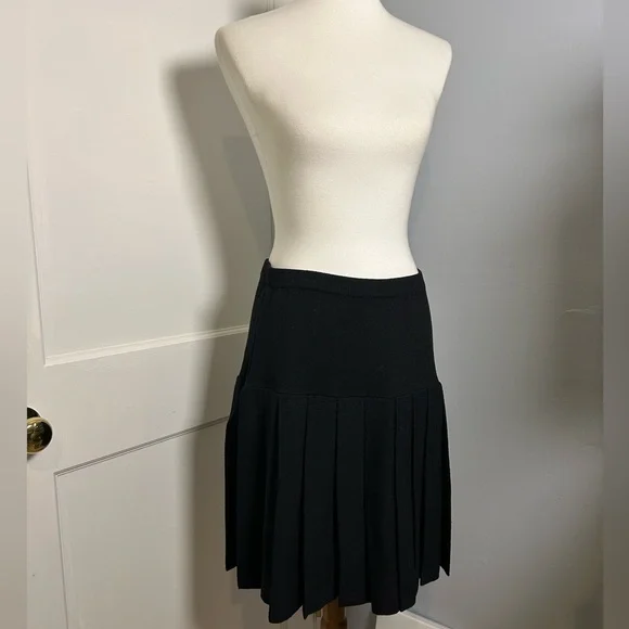 St. John Black Pleated Knit Midi Skirt - Picture 4 of 7